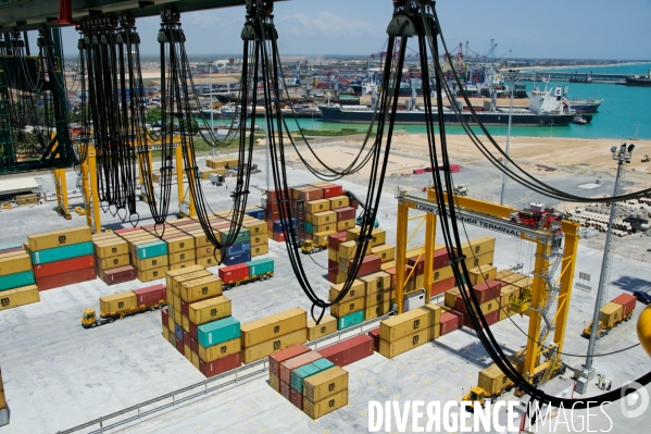 TOGO : Terminal de transbordement des conteneurs LCT à LOME.