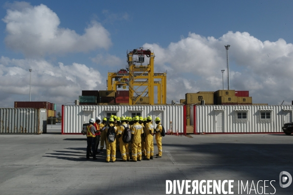 TOGO : Terminal de transbordement des conteneurs LCT à LOME.