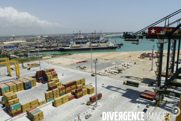 TOGO : Terminal de transbordement des conteneurs LCT à LOME.
