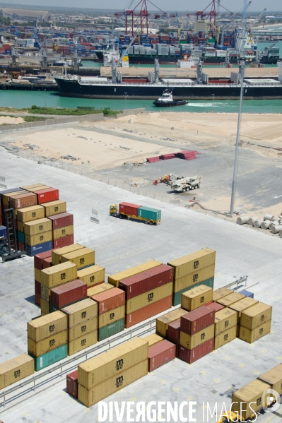 TOGO : Terminal de transbordement des conteneurs LCT à LOME.