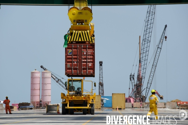 TOGO : Terminal de transbordement des conteneurs LCT à LOME.