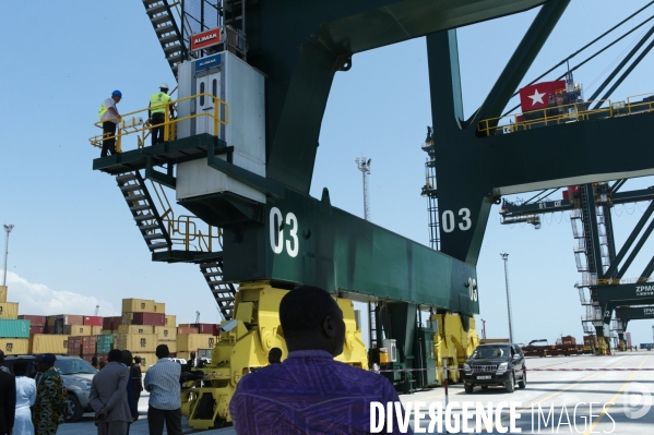 TOGO : Terminal de transbordement des conteneurs LCT à LOME.