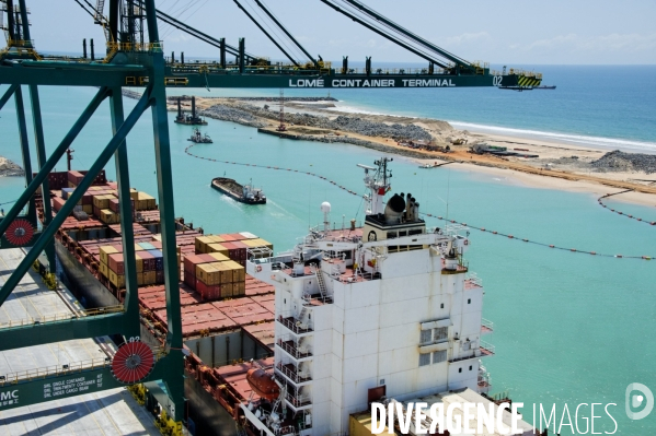 TOGO : Terminal de transbordement des conteneurs LCT à LOME.