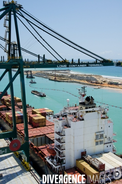 TOGO : Terminal de transbordement des conteneurs LCT à LOME.