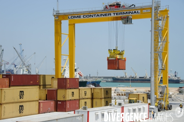 TOGO : Terminal de transbordement des conteneurs LCT à LOME.