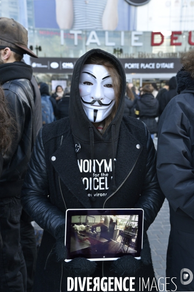 Action cause animale, ANONYMOUS FOR THE VOICELESS, Cube of Truth. International cube day November 3RD 2018 PARIS. Animals rights.