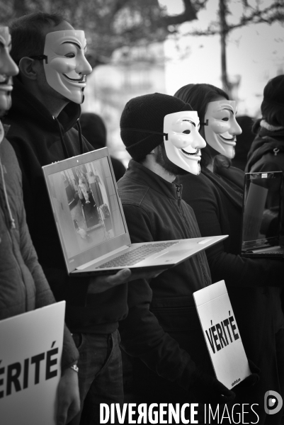 Action cause animale, ANONYMOUS FOR THE VOICELESS, Cube of Truth. International cube day November 3RD 2018 PARIS. Animals rights.