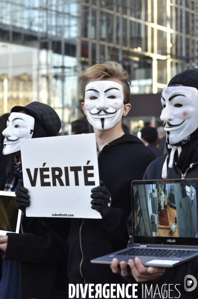 Action cause animale, ANONYMOUS FOR THE VOICELESS, Cube of Truth. International cube day November 3RD 2018 PARIS. Animals rights.