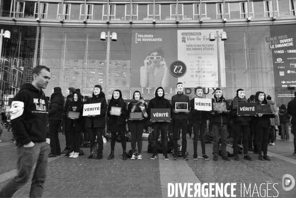Action cause animale, ANONYMOUS FOR THE VOICELESS, Cube of Truth. International cube day November 3RD 2018 PARIS. Animals rights.