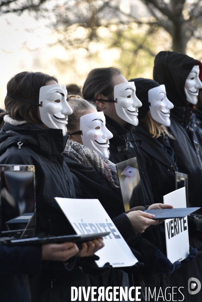 Action cause animale, ANONYMOUS FOR THE VOICELESS, Cube of Truth. International cube day November 3RD 2018 PARIS. Animals rights.