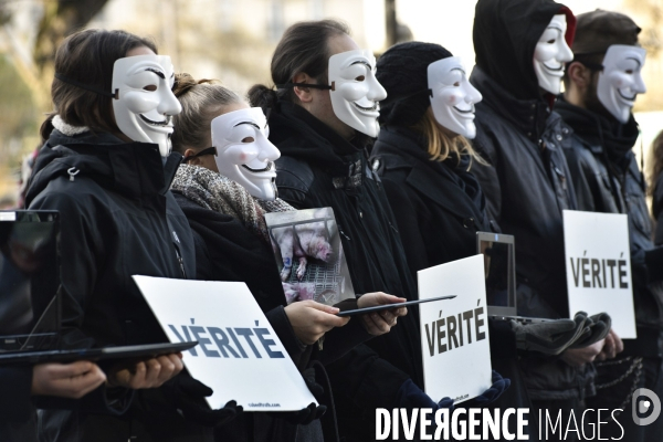 Action cause animale, ANONYMOUS FOR THE VOICELESS, Cube of Truth. International cube day November 3RD 2018 PARIS. Animals rights.