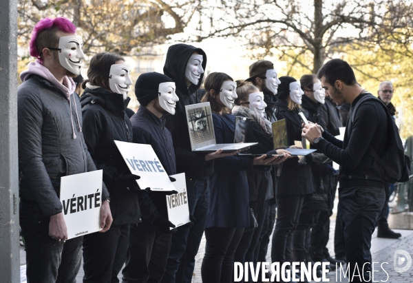 Action cause animale, ANONYMOUS FOR THE VOICELESS, Cube of Truth. International cube day November 3RD 2018 PARIS. Animals rights.