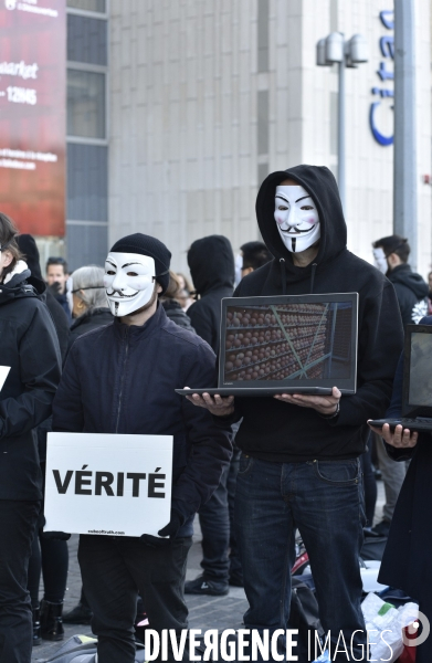 Action cause animale, ANONYMOUS FOR THE VOICELESS, Cube of Truth. International cube day November 3RD 2018 PARIS. Animals rights.