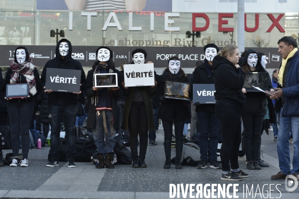Action cause animale, ANONYMOUS FOR THE VOICELESS, Cube of Truth. International cube day November 3RD 2018 PARIS. Animals rights.