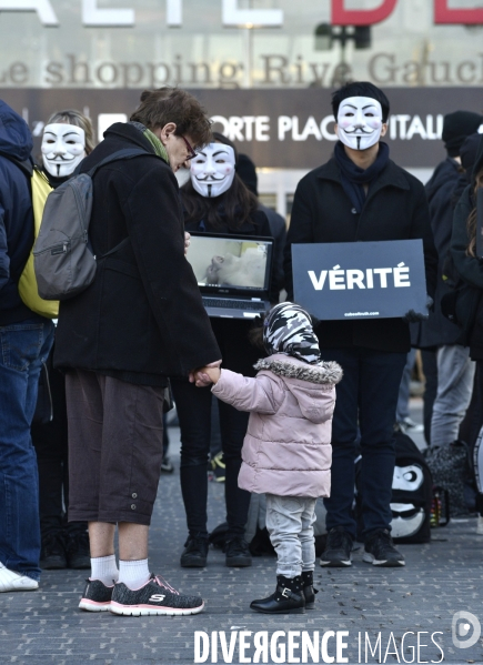 Action cause animale, ANONYMOUS FOR THE VOICELESS, Cube of Truth. International cube day November 3RD 2018 PARIS. Animals rights.