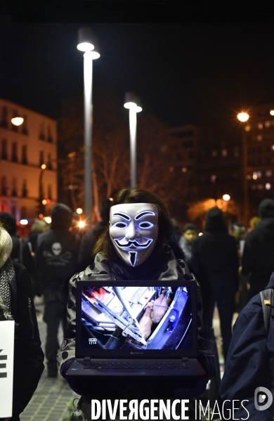 Action cause animale, ANONYMOUS FOR THE VOICELESS, Cube of Truth. International cube day November 3RD 2018 PARIS. Animals rights.