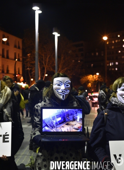 Action cause animale, ANONYMOUS FOR THE VOICELESS, Cube of Truth. International cube day November 3RD 2018 PARIS. Animals rights.