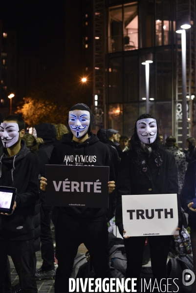 Action cause animale, ANONYMOUS FOR THE VOICELESS, Cube of Truth. International cube day November 3RD 2018 PARIS. Animals rights.