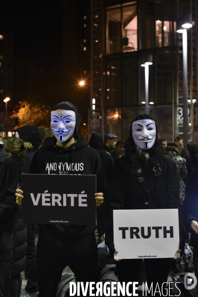 Action cause animale, ANONYMOUS FOR THE VOICELESS, Cube of Truth. International cube day November 3RD 2018 PARIS. Animals rights.