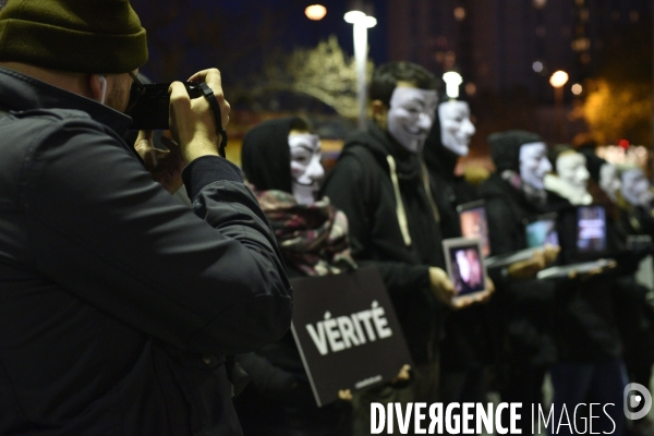 Action cause animale, ANONYMOUS FOR THE VOICELESS, Cube of Truth. International cube day November 3RD 2018 PARIS. Animals rights.