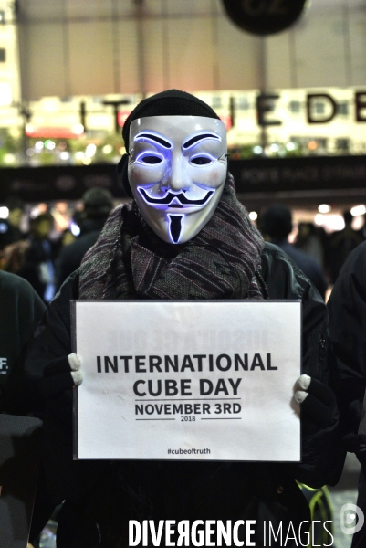 Action cause animale, ANONYMOUS FOR THE VOICELESS, Cube of Truth. International cube day November 3RD 2018 PARIS. Animals rights.