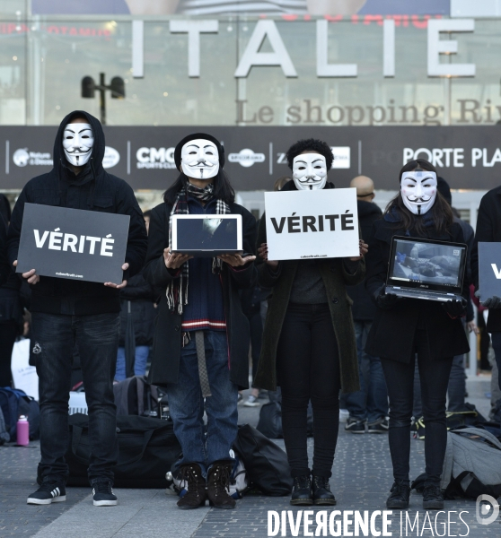 Action cause animale, ANONYMOUS FOR THE VOICELESS, Cube of Truth. International cube day November 3RD 2018 PARIS. Animals rights.