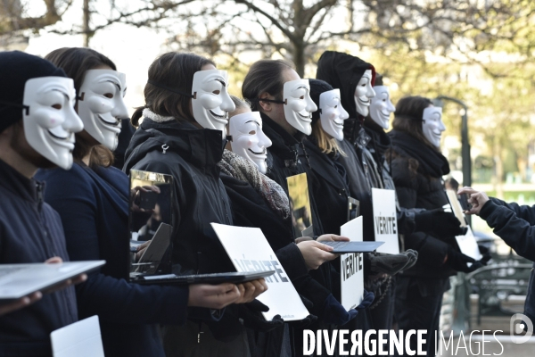 Action cause animale, ANONYMOUS FOR THE VOICELESS, Cube of Truth. International cube day November 3RD 2018 PARIS. Animals rights.