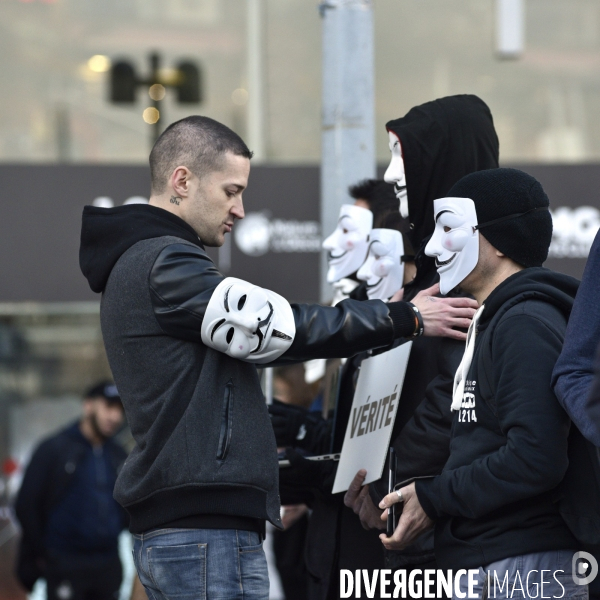 Action cause animale, ANONYMOUS FOR THE VOICELESS, Cube of Truth. International cube day November 3RD 2018 PARIS. Animals rights.