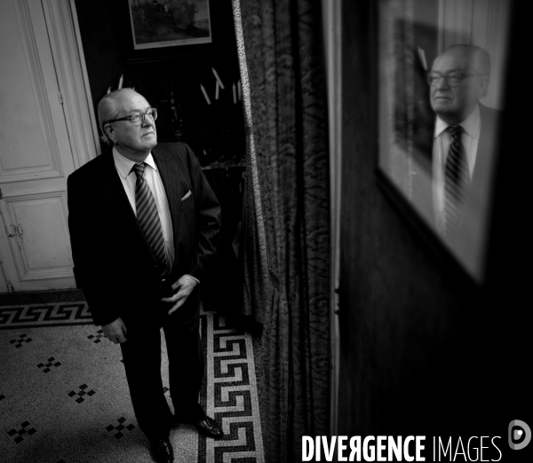 Le president du front national , jean marie le pen , lors d un entretien accorde au magazine  bretons .
