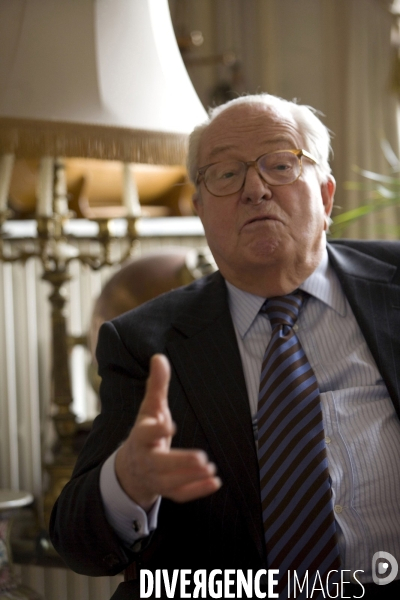Le president du front national , jean marie le pen , lors d un entretien accorde au magazine   bretons   .