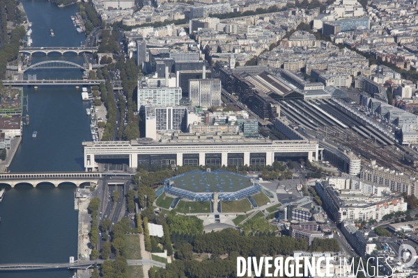 Vues aériennes de Paris et du sud de l Ile--de-France