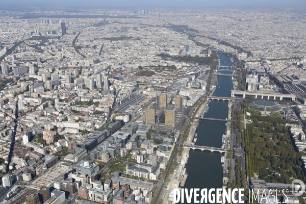 Vues aériennes de Paris et du sud de l Ile--de-France
