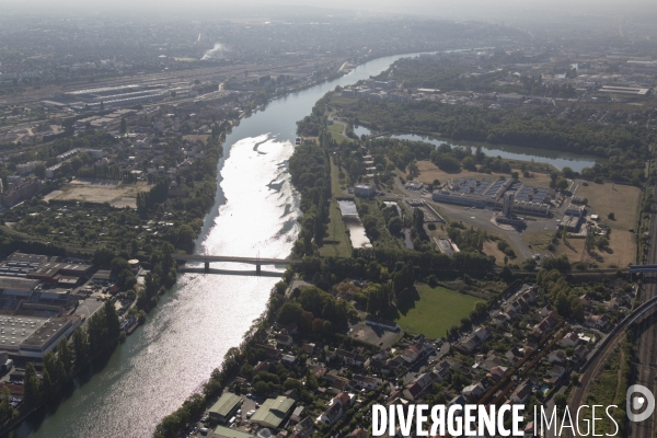 Vues aériennes de Paris et du sud de l Ile--de-France