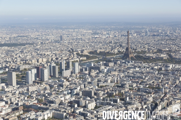 Vues aériennes de Paris et du sud de l Ile--de-France