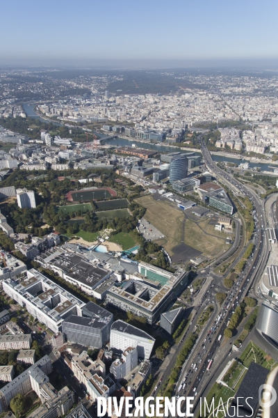 Vues aériennes de Paris et du sud de l Ile--de-France