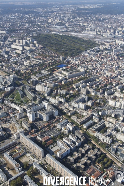 Vues aériennes de Paris et du sud de l Ile--de-France