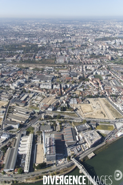 Vues aériennes de Paris et du sud de l Ile--de-France