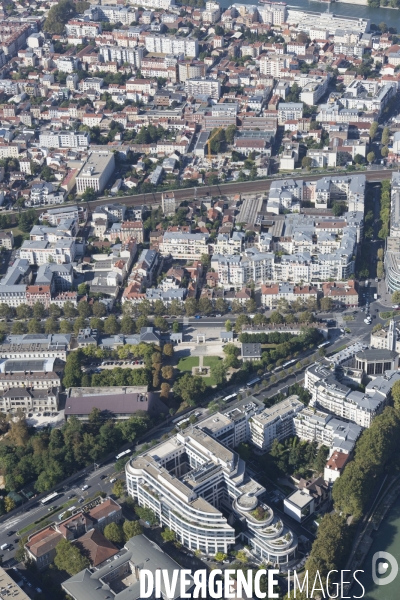 Vues aériennes de Paris et du sud de l Ile--de-France