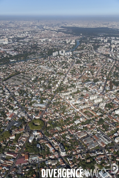 Vues aériennes de Paris et du sud de l Ile--de-France