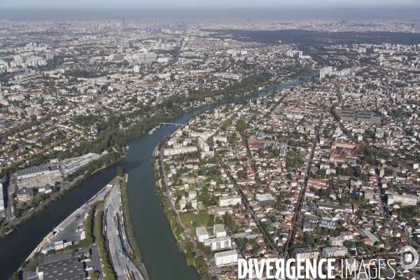 Vues aériennes de Paris et du sud de l Ile--de-France