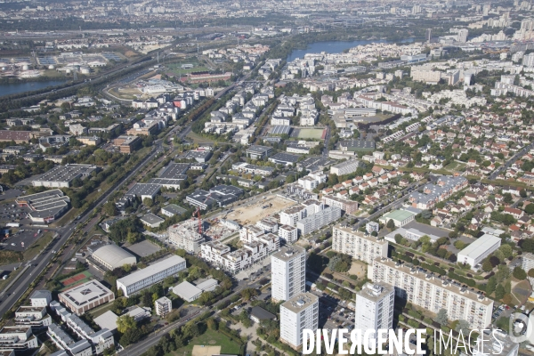 Vues aériennes de Paris et du sud de l Ile--de-France