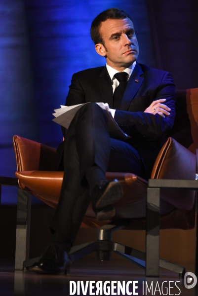 Emmanuel Macron à l Unesco pour réglementer l internet