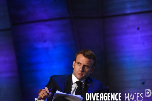 Emmanuel Macron à l Unesco pour réglementer l internet