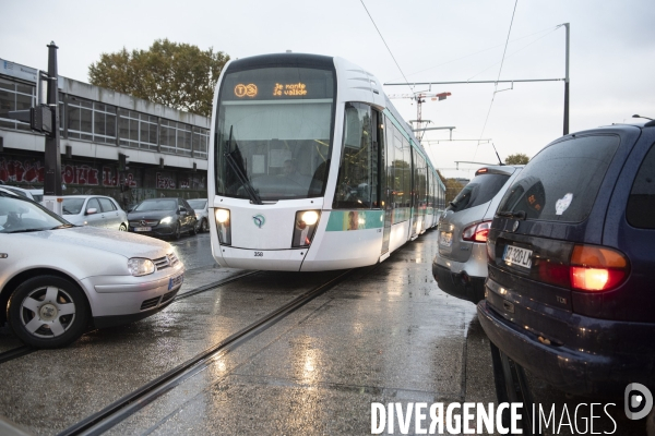 Le tramway arrive ...
