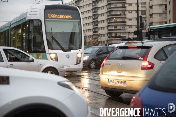 Le tramway arrive ...