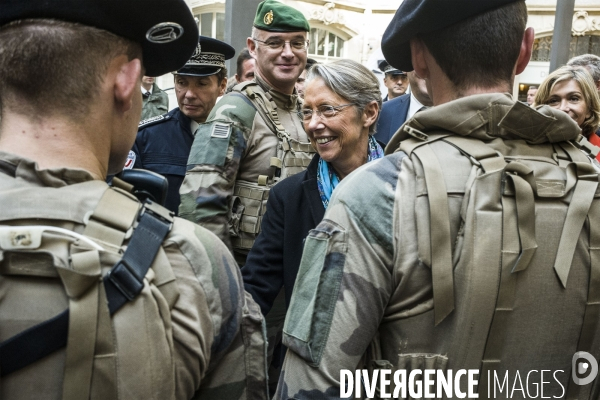 Déplacement de Laurent Nunez et d  Elisabeth Borne gare du nord