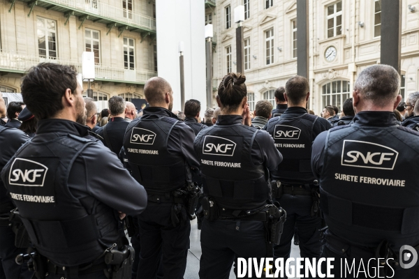 Déplacement de Laurent Nunez et d  Elisabeth Borne gare du nord