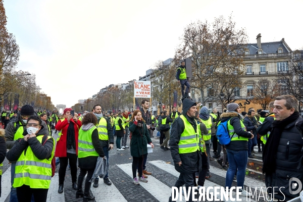 Manifestation Gilets Jaunes sur les Champs Elysees 24 novembre 2018