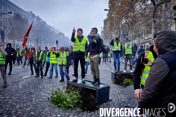 Manifestation Gilets Jaunes sur les Champs Elysees 24 novembre 2018