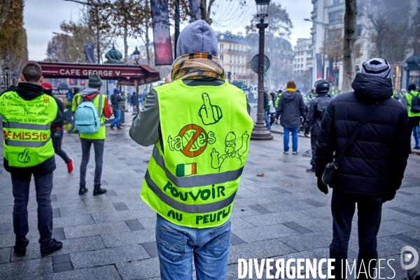 Manifestation Gilets Jaunes sur les Champs Elysees 24 novembre 2018